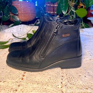 Vintage Leather Canadian Beluga Boots size‎ 6-1/2